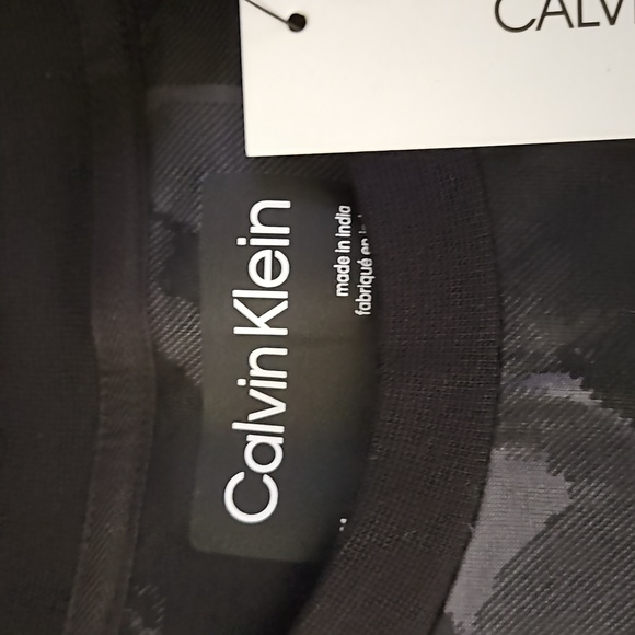 Calvin Klein Black Camo TSHIRT.*BRAND NEW WITH TAGS* - Picture 2 of 4